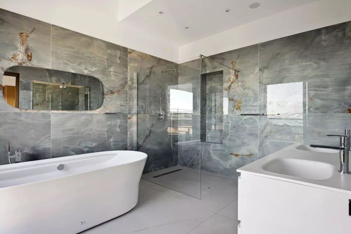 Image No.7-5 Bed House for sale