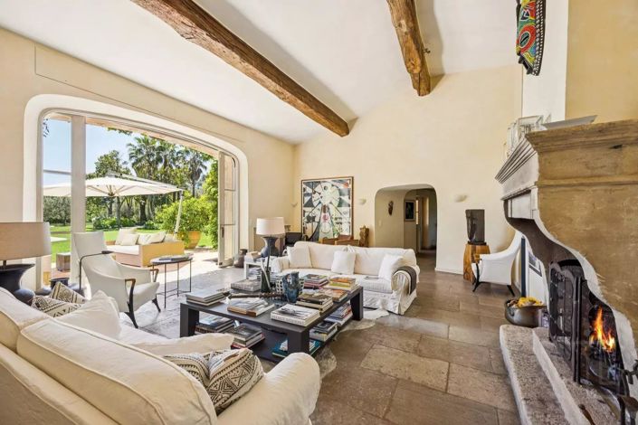 Image No.8-8 Bed House for sale