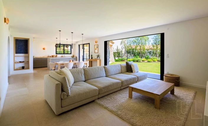 Image No.10-4 Bed House for sale