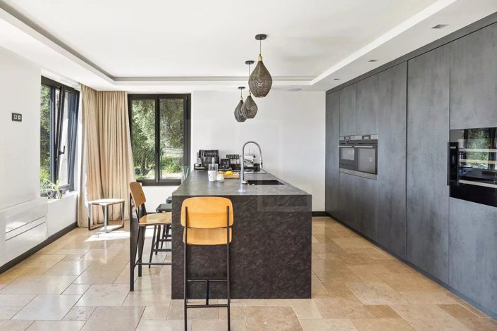 Image No.6-6 Bed House for sale