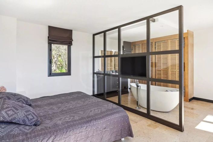 Image No.9-6 Bed House for sale