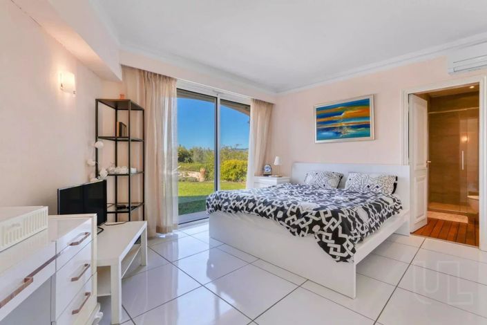 Image No.6-5 Bed House for sale