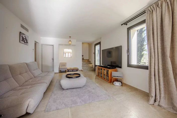 Image No.7-5 Bed House for sale