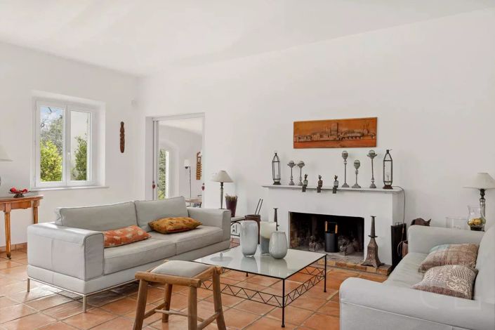 Image No.5-5 Bed House for sale