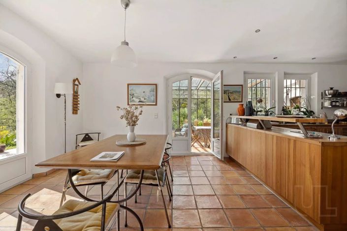 Image No.9-5 Bed House for sale