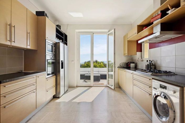 Image No.4-6 Bed House for sale