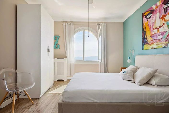 Image No.5-6 Bed House for sale