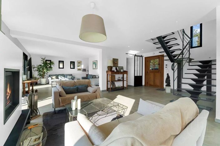 Image No.8-4 Bed House for sale