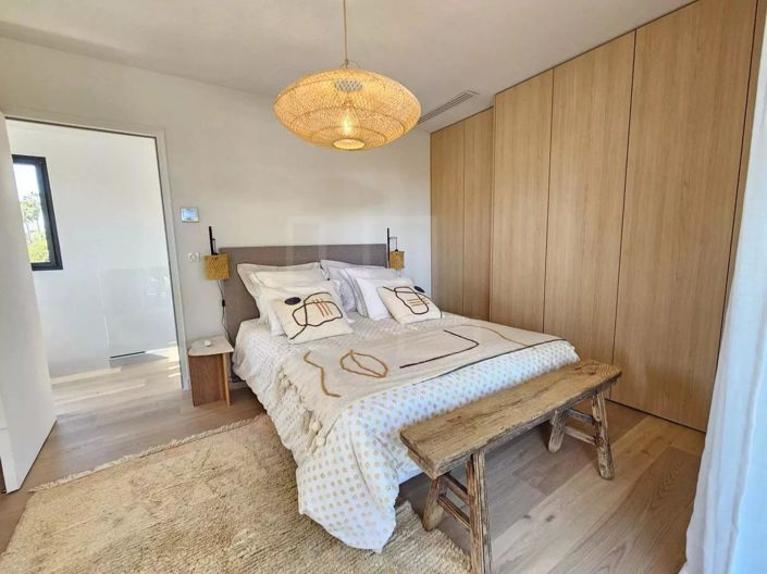 Image No.25-5 Bed House for sale