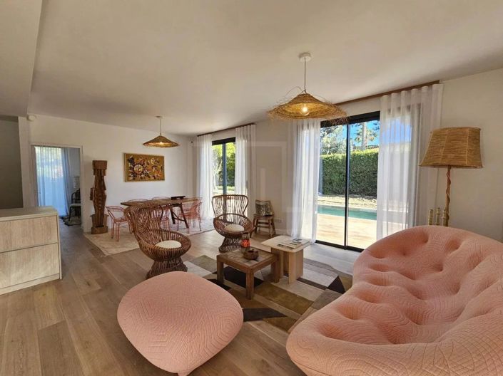 Image No.45-5 Bed House for sale