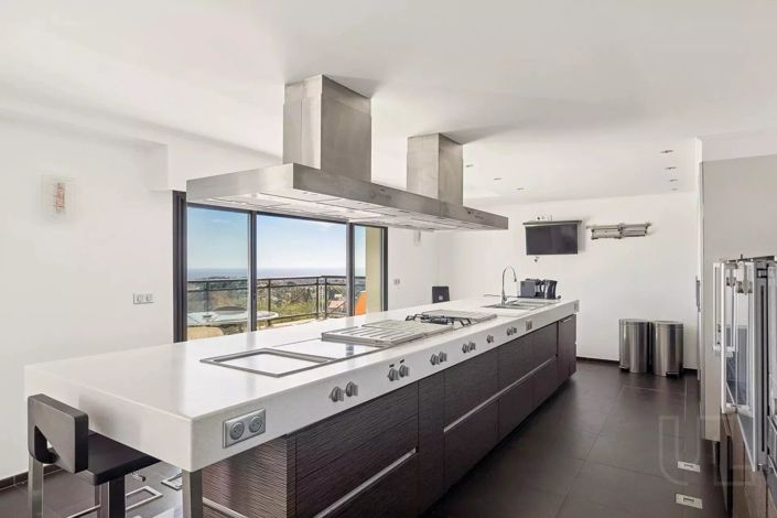 Image No.6-4 Bed House for sale