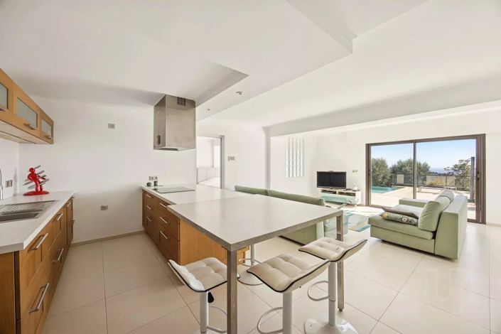 Image No.9-4 Bed House for sale