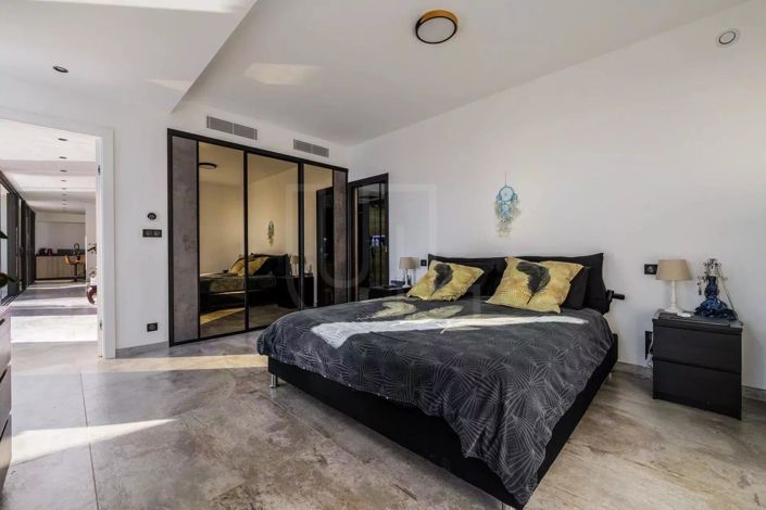 Image No.12-4 Bed House for sale