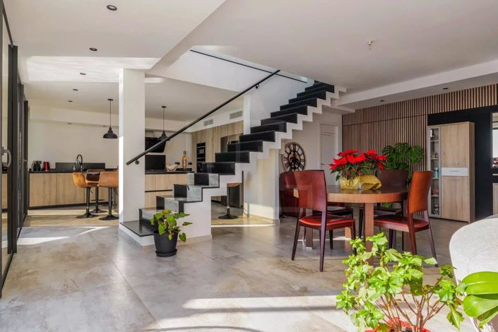 Image No.6-4 Bed House for sale