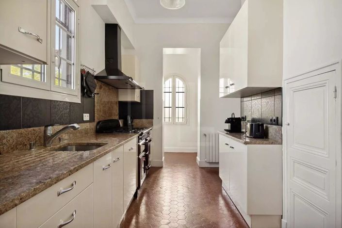 Image No.18-6 Bed House for sale