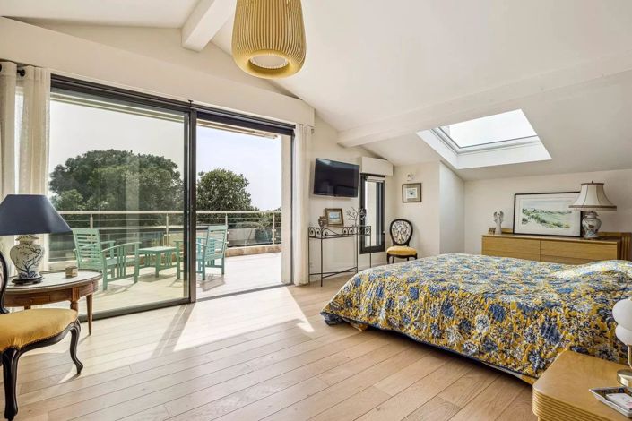 Image No.4-7 Bed House for sale