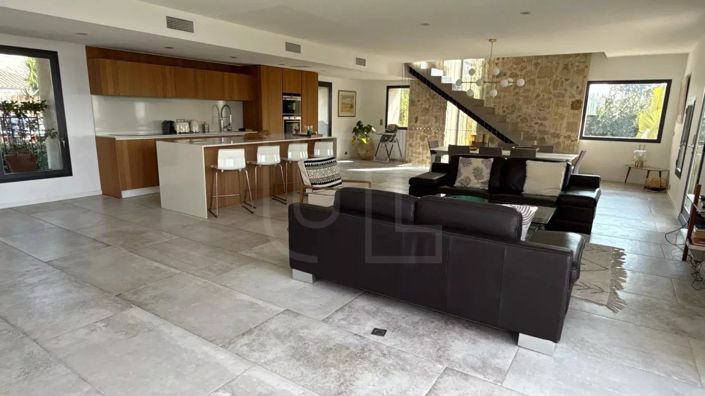 Image No.17-4 Bed House for sale