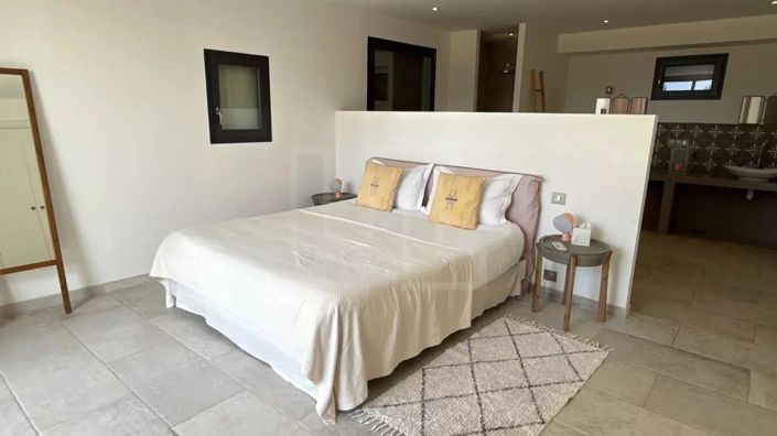 Image No.20-4 Bed House for sale