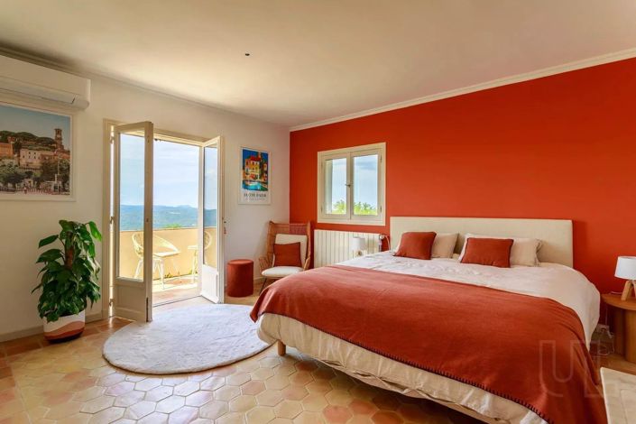 Image No.9-5 Bed House for sale