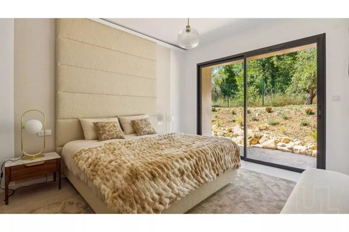 Image No.8-4 Bed House for sale