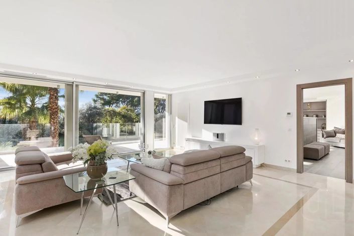 Image No.5-9 Bed House for sale