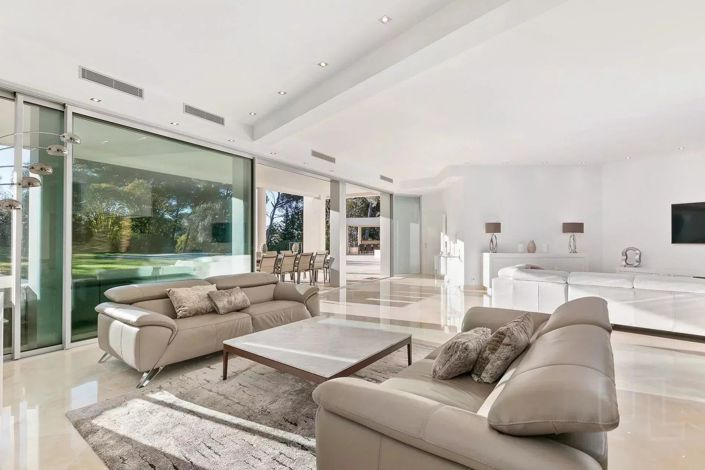 Image No.8-9 Bed House for sale