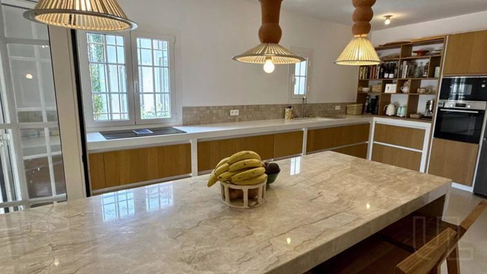 Image No.18-5 Bed House for sale