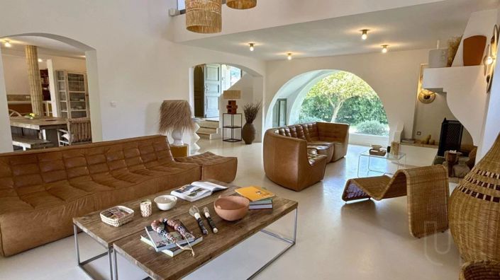 Image No.20-5 Bed House for sale