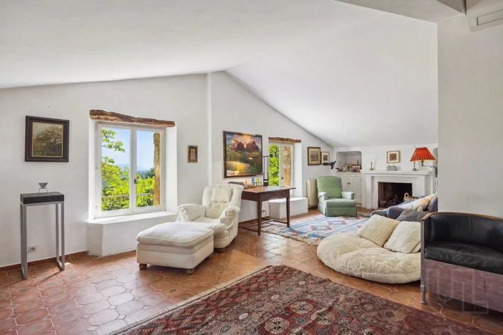 Image No.6-6 Bed House for sale