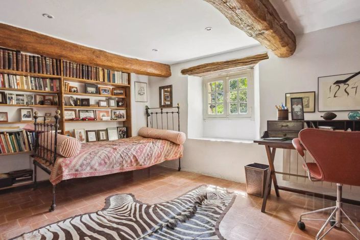 Image No.9-6 Bed House for sale