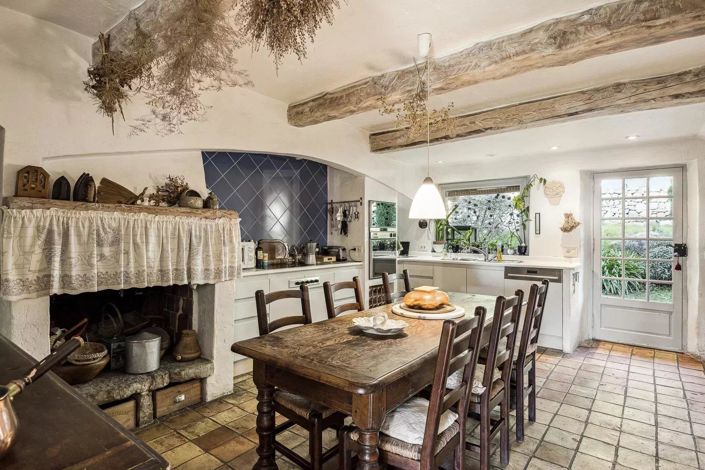 Image No.8-6 Bed House for sale