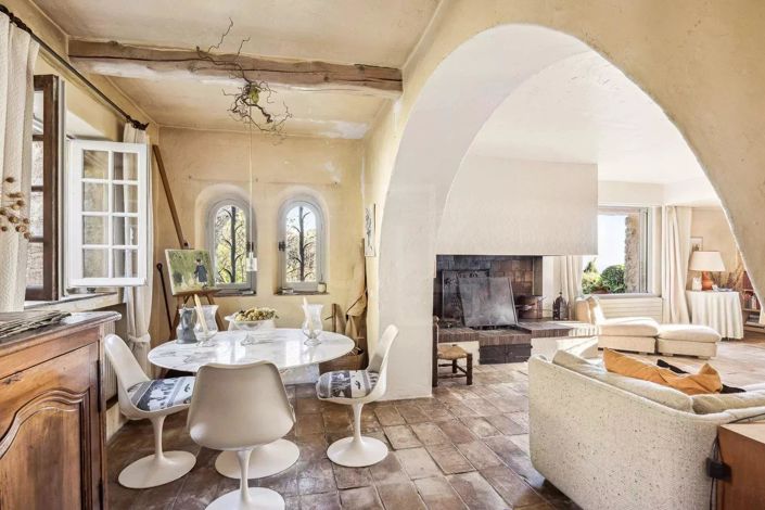 Image No.9-6 Bed House for sale