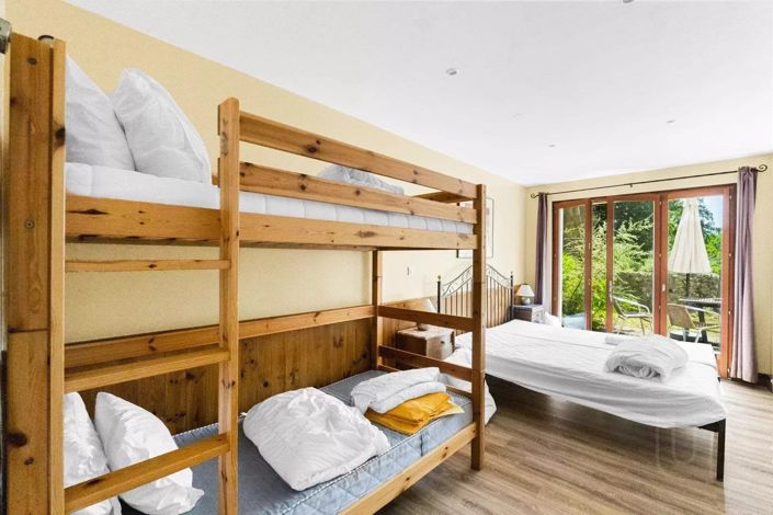 Image No.8-16 Bed House for sale