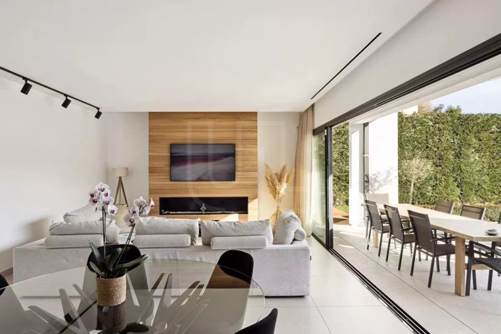 Image No.10-4 Bed House for sale