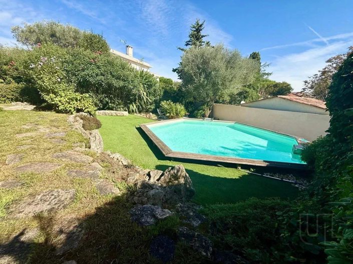 Image No.6-5 Bed House for sale