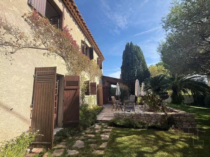 Image No.8-5 Bed House for sale