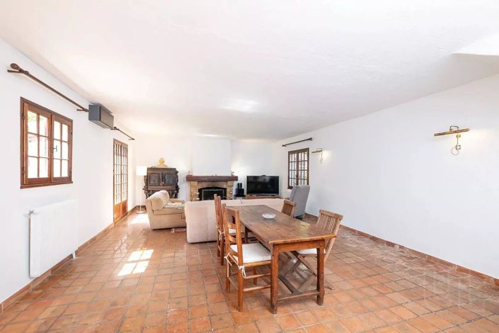 Image No.9-5 Bed House for sale