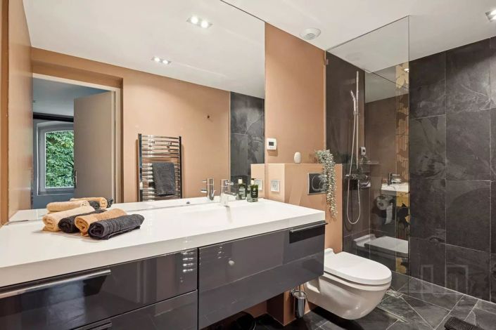 Image No.11-5 Bed House for sale