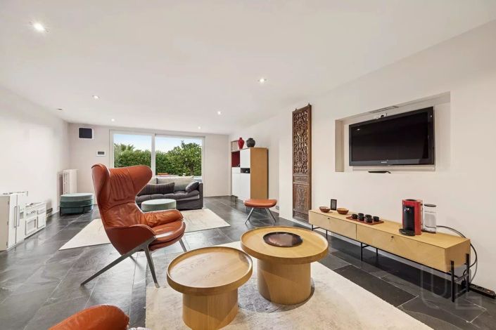 Image No.5-5 Bed House for sale