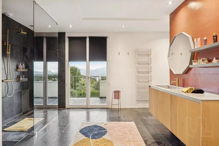 Image No.9-5 Bed House for sale