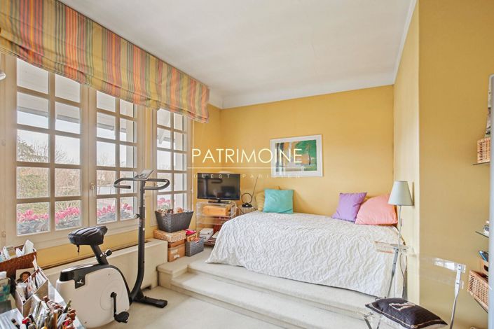 Image No.10-4 Bed Property for sale