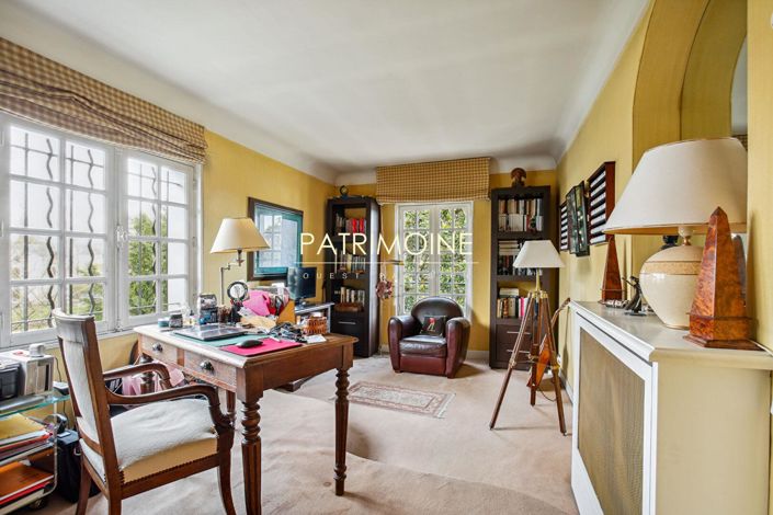 Image No.11-4 Bed Property for sale