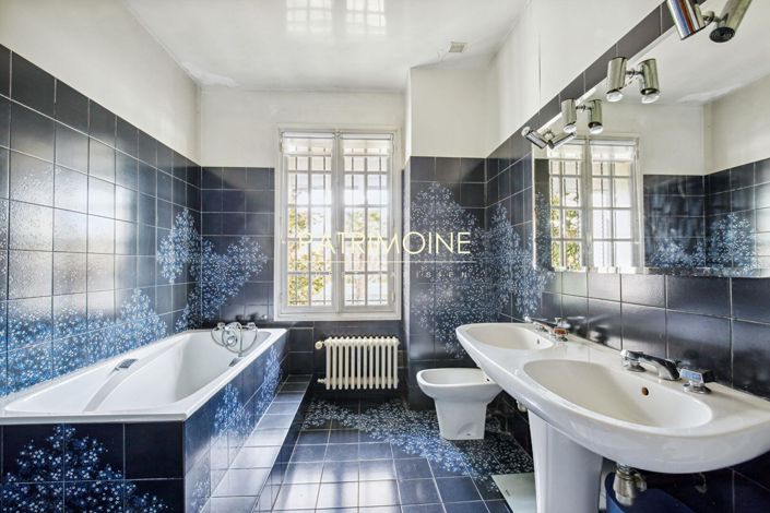 Image No.12-4 Bed Property for sale