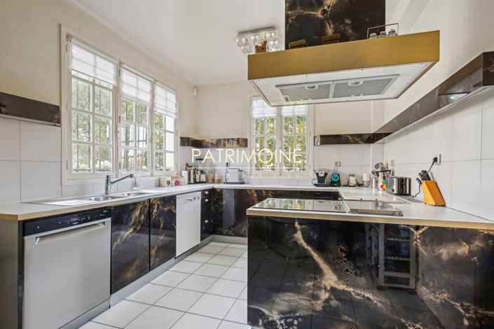 Image No.8-4 Bed Property for sale