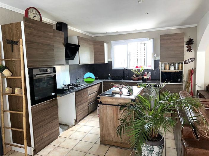 Image No.8-5 Bed House for sale