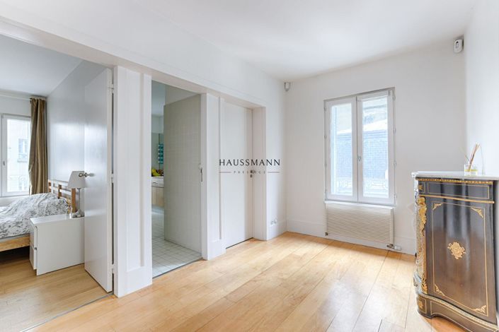 Image No.12-6 Bed Property for sale