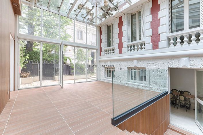 Image No.13-6 Bed Property for sale