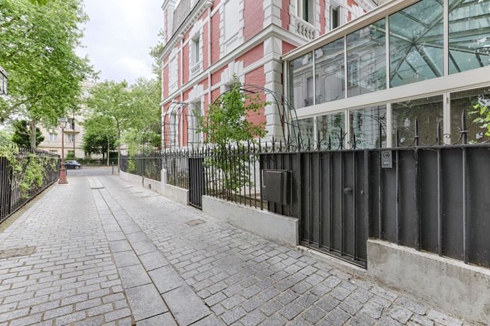 Image No.14-6 Bed Property for sale