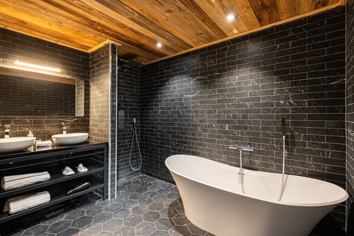 Image No.8-13 Bed Property for sale