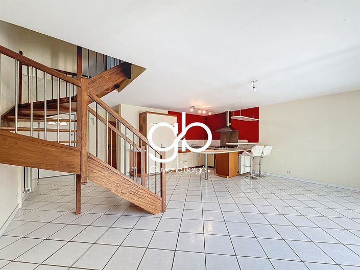 Image No.2-4 Bed House for sale